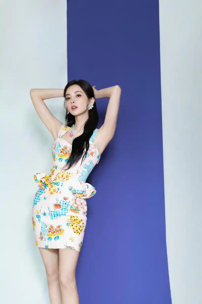 古力娜扎写真,美腿如诗.