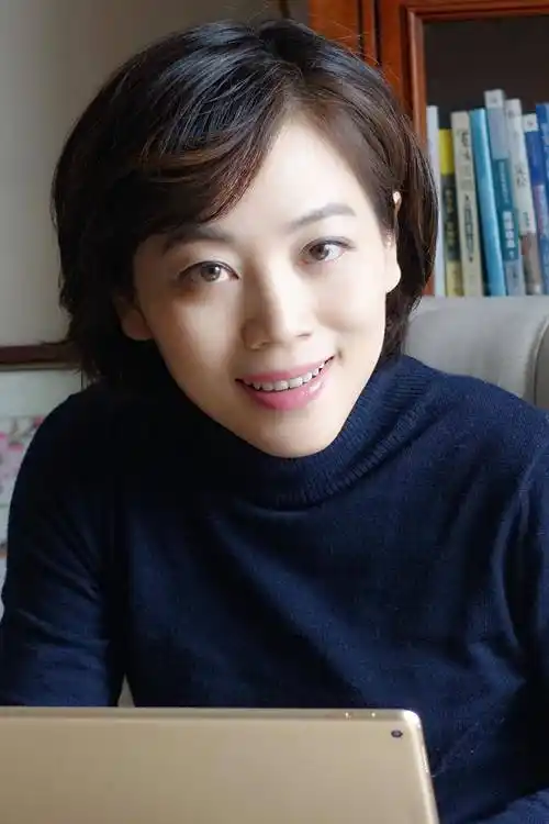 央视主持人劳春燕:在泪水中与丈夫分居15年,风光背后有心酸_新闻_工作