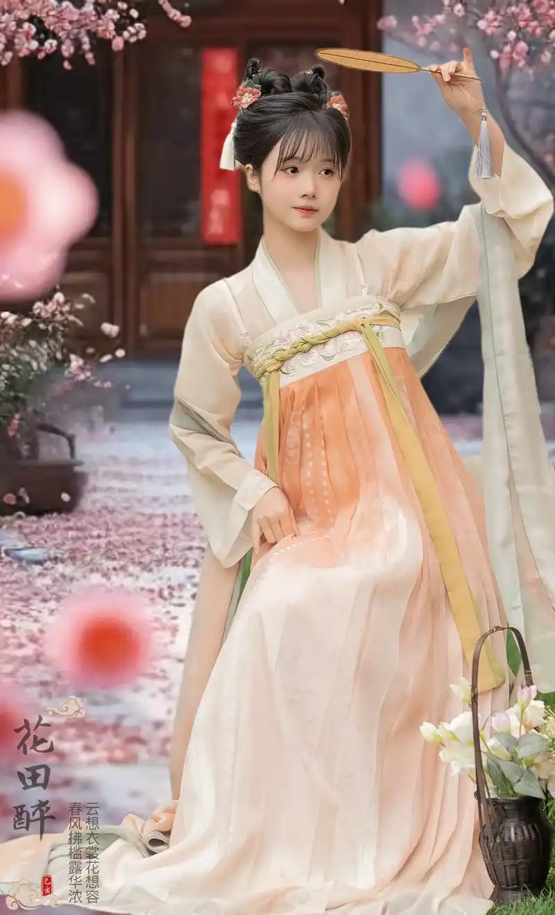 姐妹们,唐制汉服齐胸襦裙来啦～温柔又可爱,一眼望去就是心动的 - 抖