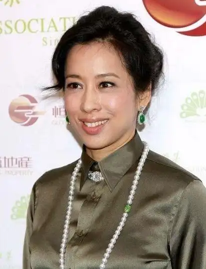 朱玲玲(资料图)点击图片进入:最美港姐朱玲玲16岁三点泳装:那时好大胆