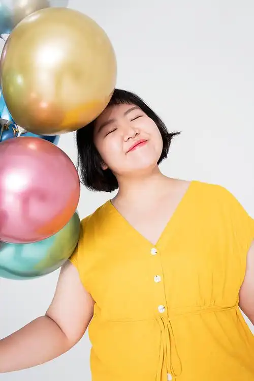 可爱的胖女人与气球图片