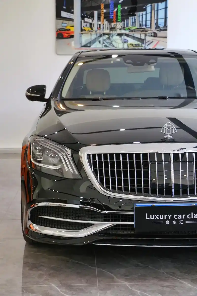 要显赫,必须迈巴赫.#街拍豪车 #迈巴赫 #dou是好车 # - 抖音