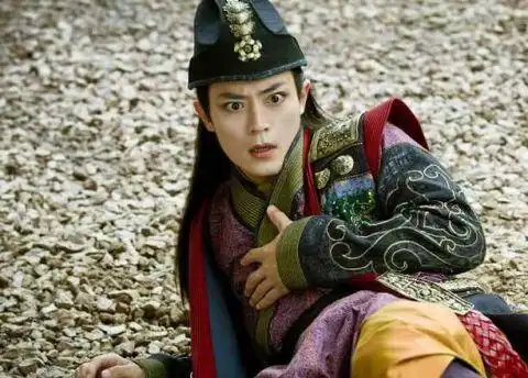 霍建华,在《笑傲江湖》里面饰演的杨莲亭,虽然是个坏人,但是不得不说