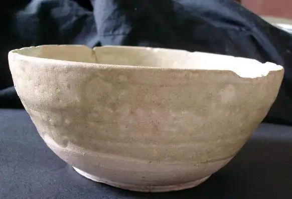 男子收留乞丐住一晚,乞丐走时留下一个碗,拿去鉴定时男子却愣了