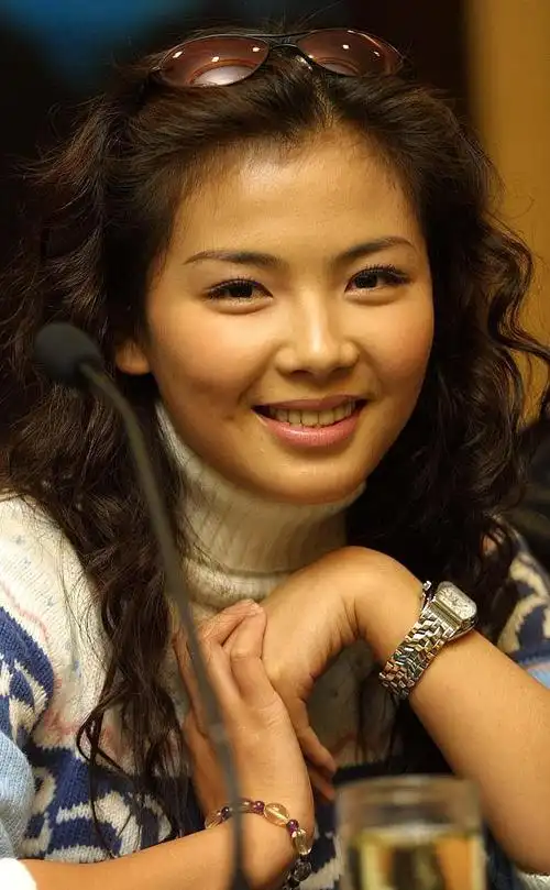 "国民好媳妇"刘涛庆出道20周年 18年前清纯甜美旧照曝光