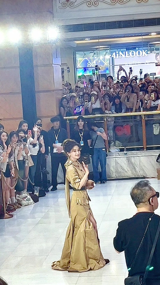 angelababy8月27号行程