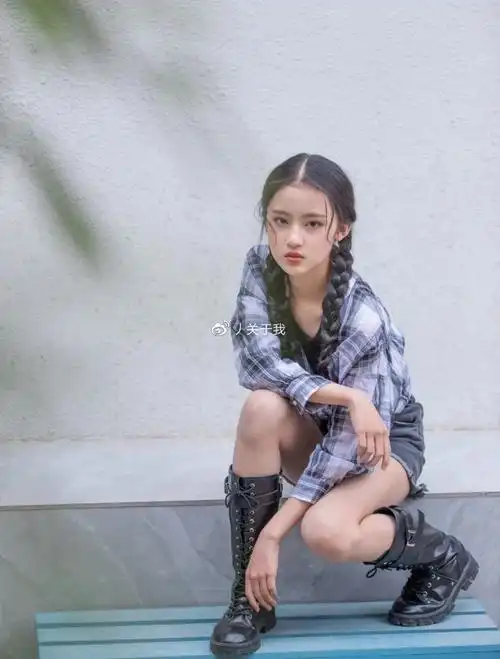 最后依然受到了很多朋友的调侃,可是无法否定的是张婉儿年仅11岁的