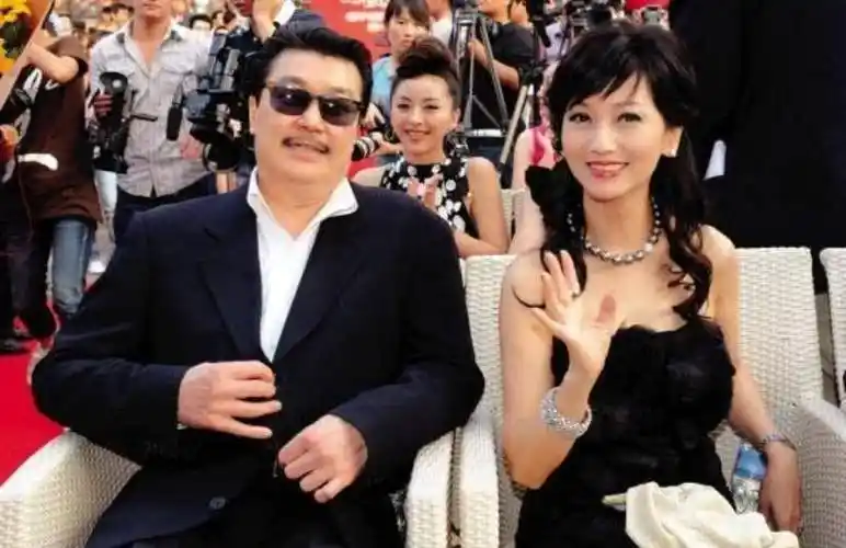 赵雅芝二嫁大自己八岁学霸丈夫相爱40载依旧相濡以沫