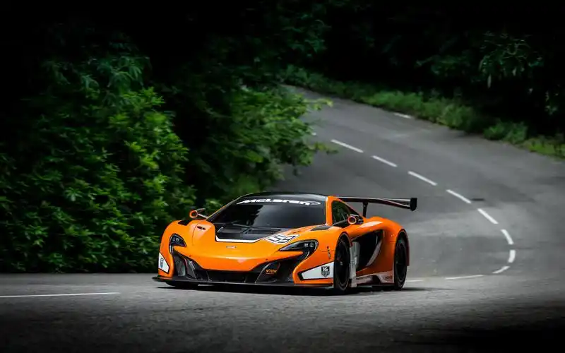 酷炫赛车迈凯轮650s gt3改装车桌面壁纸(一)