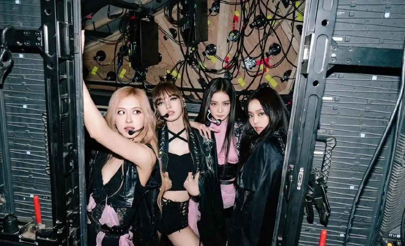 blackpink科切拉表演后台照曝光,几位大美女酷飒十足,十分养眼