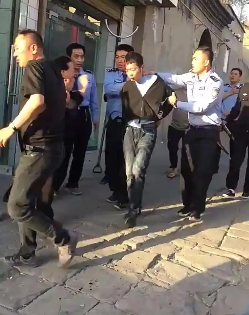 陕西米脂三中砍人事件最新消息已致9死血腥现场图曝光犯罪嫌疑人一人