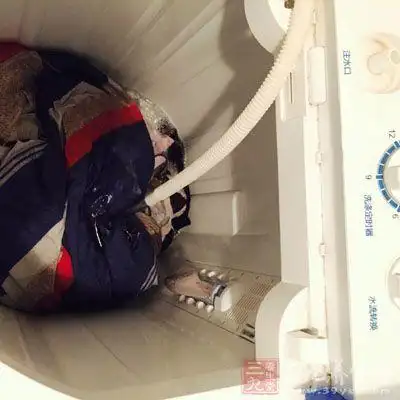 喜欢把内裤放到洗衣机里清洗