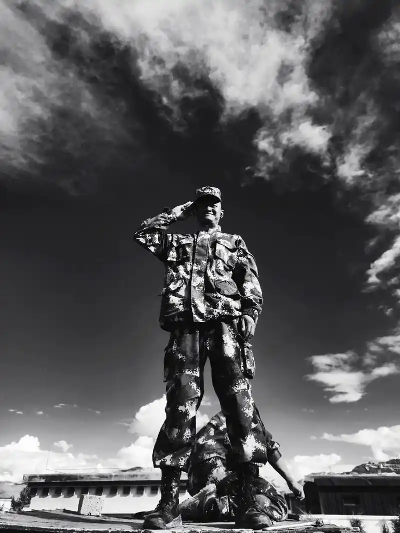 我是一个兵 #一夜之间这座城市就冷了 #每一张照片都是满满 - 抖音