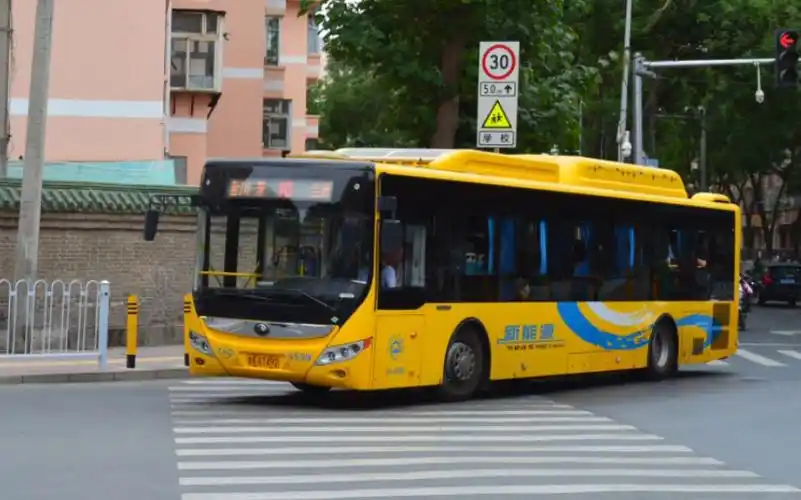 【穿梭于大街小巷的大黄蜂】兰州公交集团 宇通zk6125chevnpg35(h12)