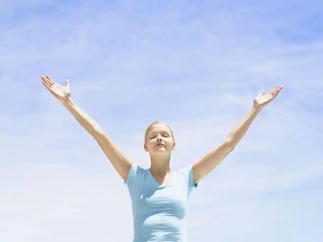 深呼吸的外国美女