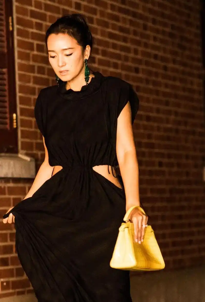 巩俐出席fendi2019秋冬时装秀气质优雅惊艳如常