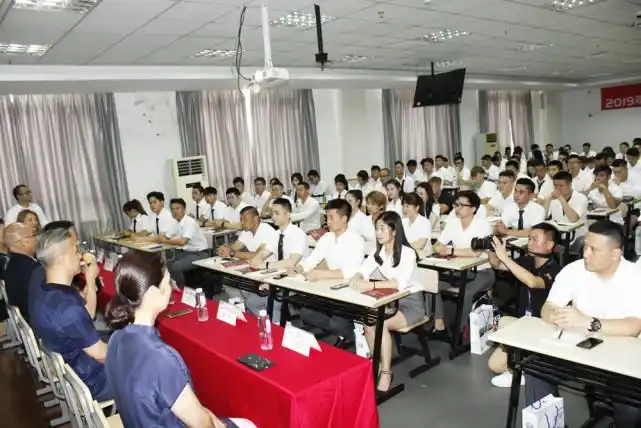 亚洲健美小姐,健美国际裁判王碧娟女士上海市健身健美协