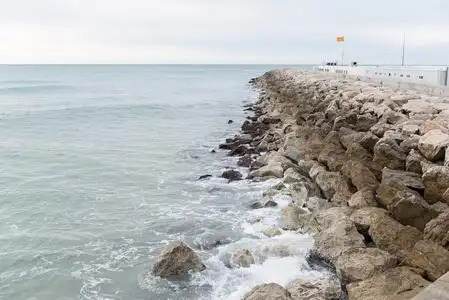 屏障防波堤图片