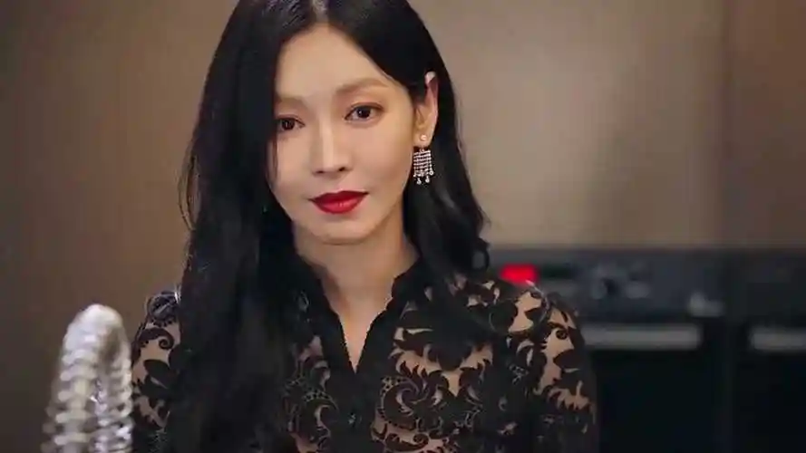 顶楼金素妍真的超级适合这种气场强大的蛇蝎美女角色