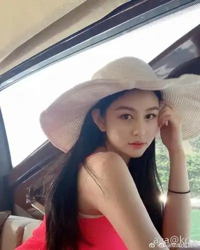 邱淑贞的20岁大女儿沈月照