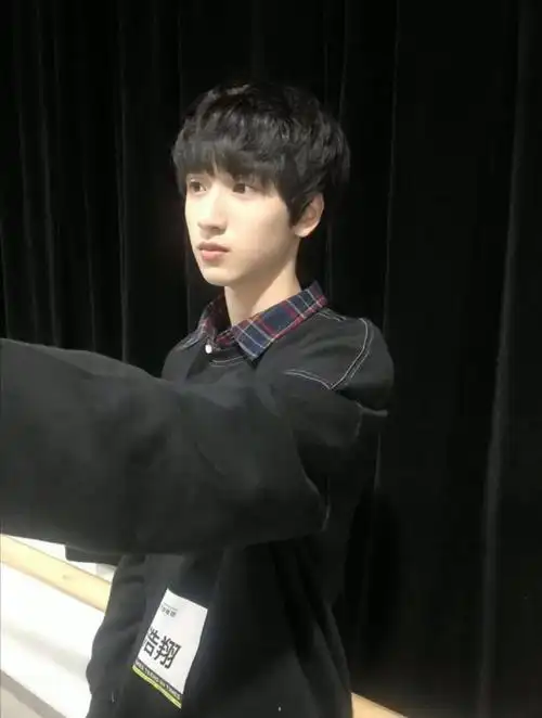 严浩翔的自拍-娱乐视频-搜狐视频