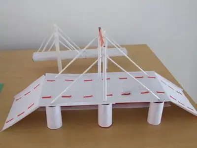 通过活动                    上纸桥,喜欢上了科学创新,丰富了学生的