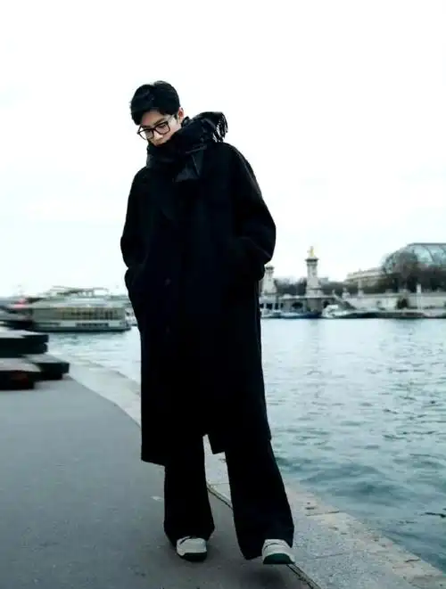 肖战##肖战卡其色穿搭上班路透