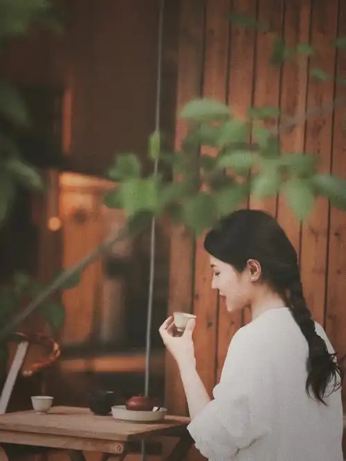 一起喝茶的人即使陌生的也是一样开心