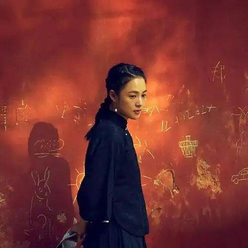 电影《邪不压正》中,周韵饰演的裁缝关巧红,人物原型即为施剑翘.