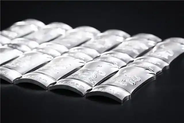 010 十二生肖竹节银条(中国白银集团提供)