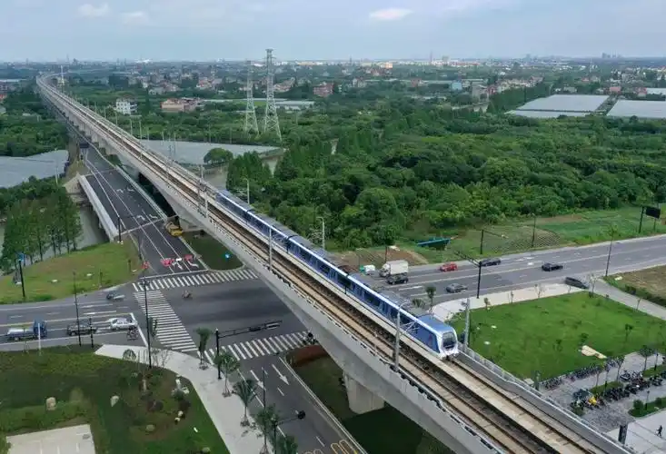 1公里,设站13座,起于杭州余杭高铁站,止于海宁碧云站.