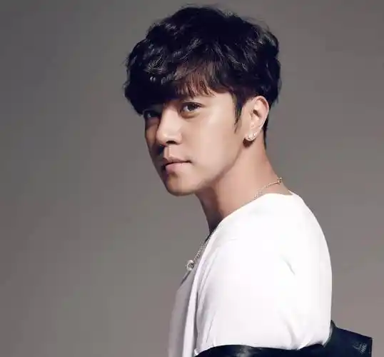 44岁罗志祥与多名女子玩通宵!