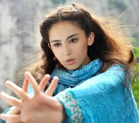 米兰这一夜,被32岁的古力娜扎惊艳,全身上下都写着"野心"_嘉宾_节目