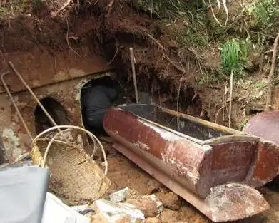 爷爷突然从棺材中坐起,家中牌位发出声音,快跑|风水先生|大和尚|死人