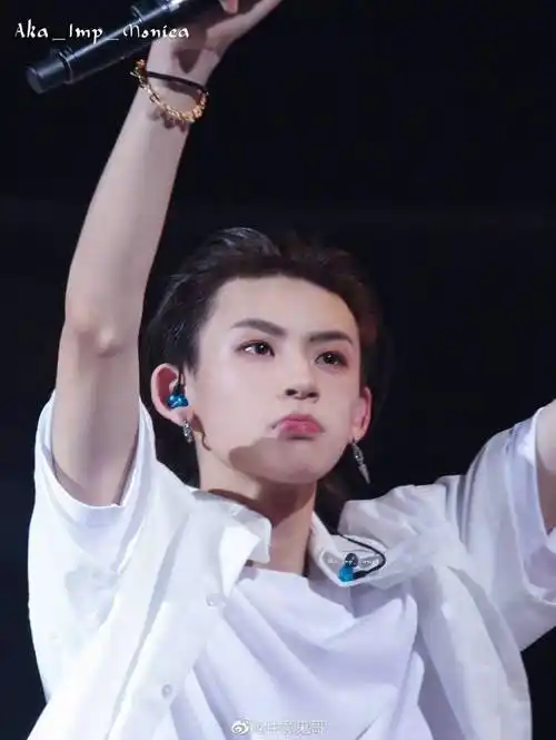 小鬼王琳凯嘟嘴合集~不经意间的可爱动作最撩人@小鬼-王琳凯#小鬼