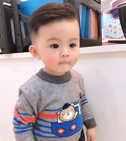 酷帅小潮童发型 人气小男孩短发_儿童发型 - 美发站