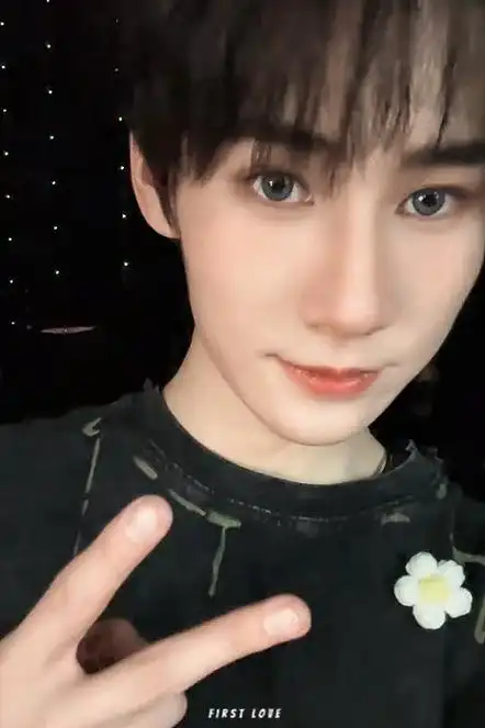 我要怎么说张真源白衬衫真的好帅#张真源奔跑吧#蝴蝶-张真源