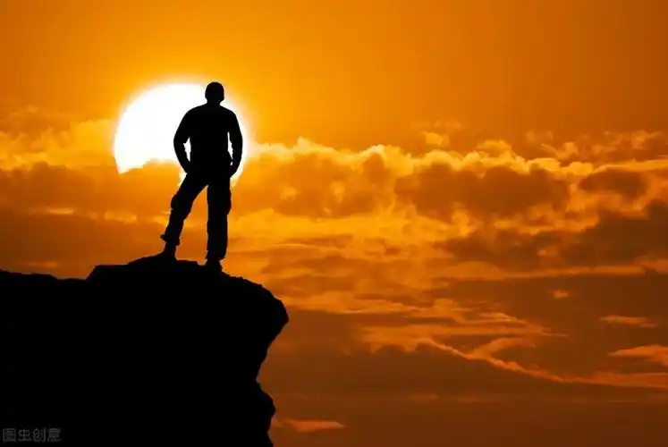 一个人强大的状态奋斗时自信失败时自勉落魄时自强