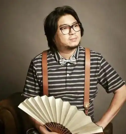 高晓松近照曝光身材暴瘦脸小了一圈高调晒自拍照疑似想复出