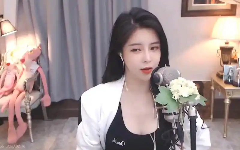 斗鱼苏恩在线比心--3/4