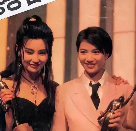女生男相才是顶级美女?对比袁咏仪和李嘉欣的合照,就有答案了