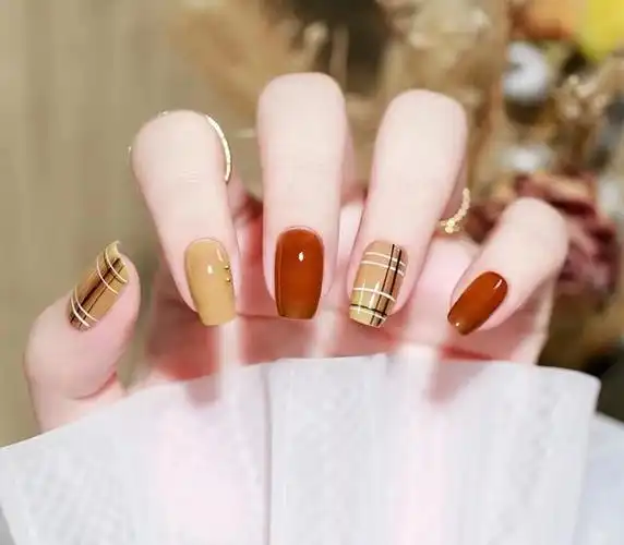 超好看的秋冬显白美甲 显手白又高级的秋冬美甲合集(6)