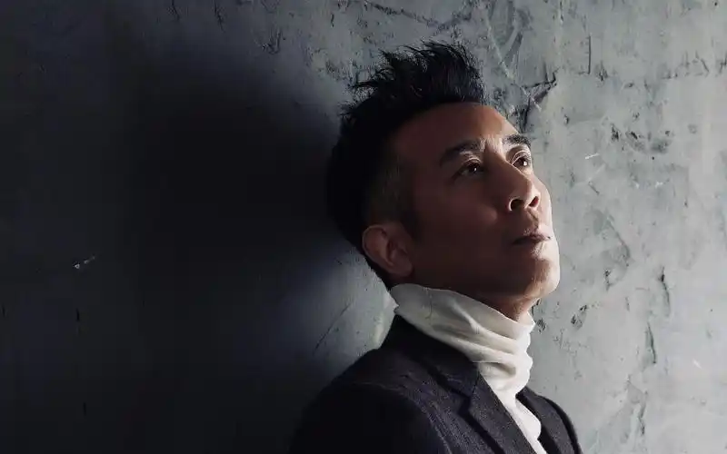 回顾大器晚成的于和伟多次与王丽坤传绯闻却与妻子恩爱如初