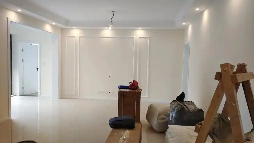 自己眼睛看到的要比相机看到的颜色浅,原相机拍摄.是奶油色,通透温暖.