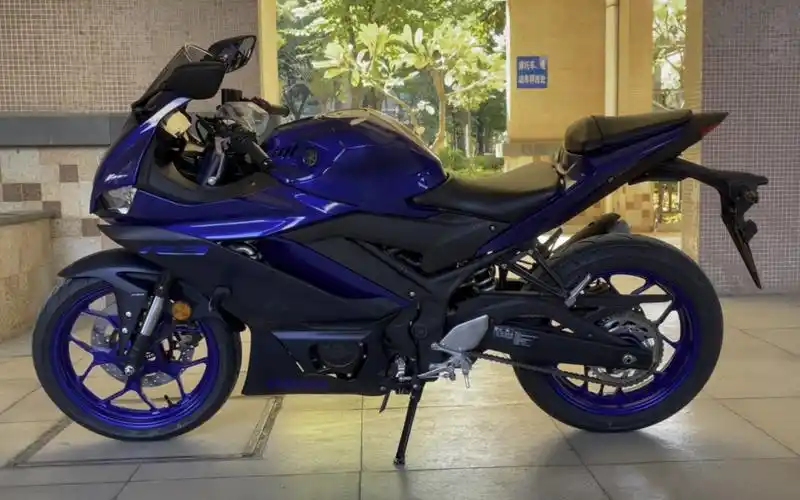 22款赛事蓝雅马哈r3静态展示