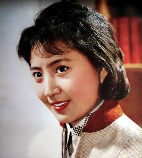 记得北影三朵花的李秀明吗?一戏成名拿双料影后,当红隐退成富婆