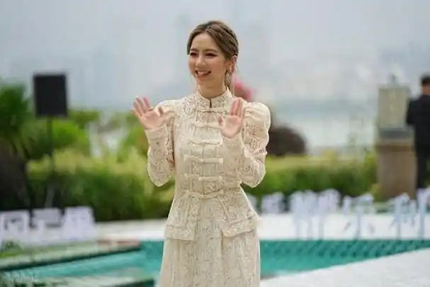 揭秘邓紫棋15岁夺冠背后的音乐奇迹和初恋分手谜团