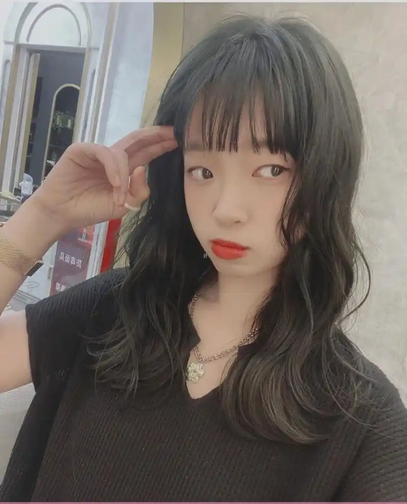 夏天发色 | 黑茶灰 好久好久没染过这么深的颜色了好显白7815