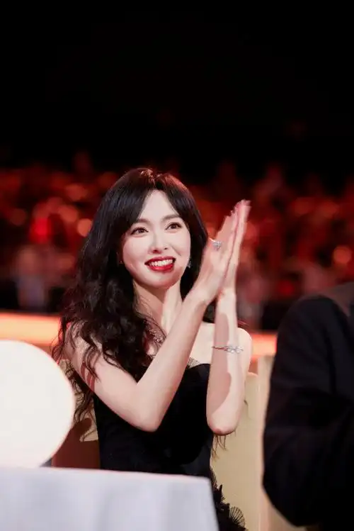 中国电视剧年度盛典##唐嫣获年度影响力女演员