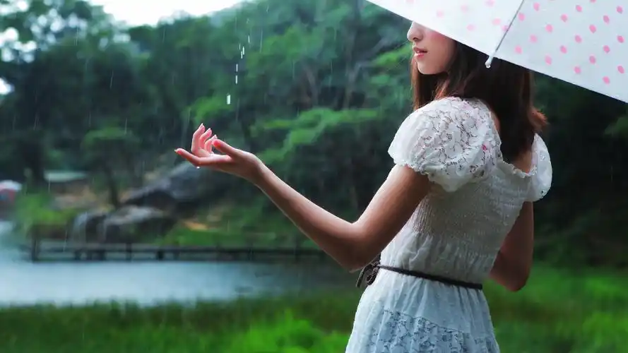 女孩伞雨心情唯美桌面壁纸